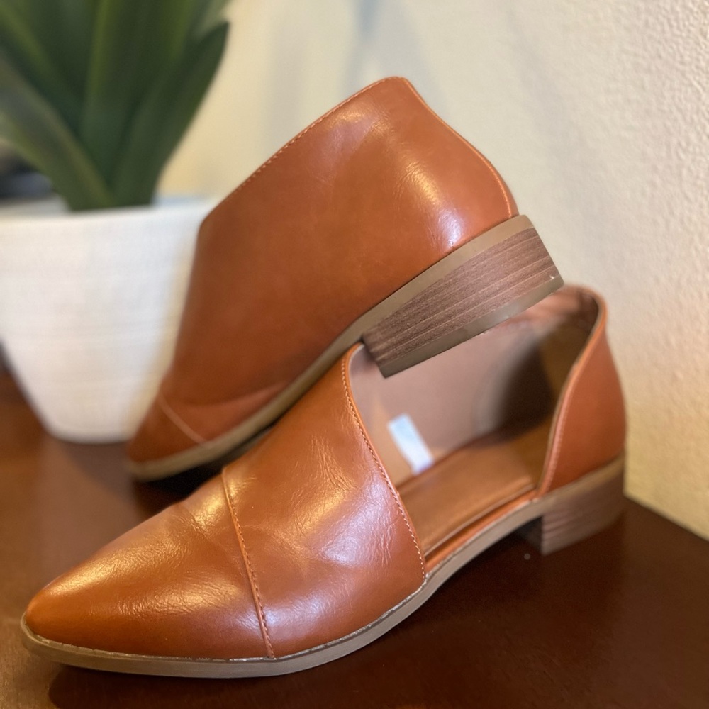 Universal Thread Flats | Cognac | 9.5